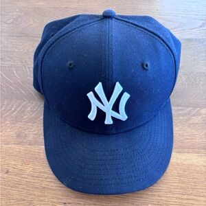 59Fifty New Era York Yankees Fitted Hat Black Size 7 1/4 Baseball Cap MLB NY